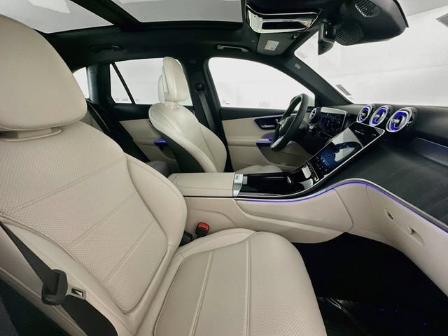 New 2027 Polar White Mercedes-Benz GLC 300 image 59