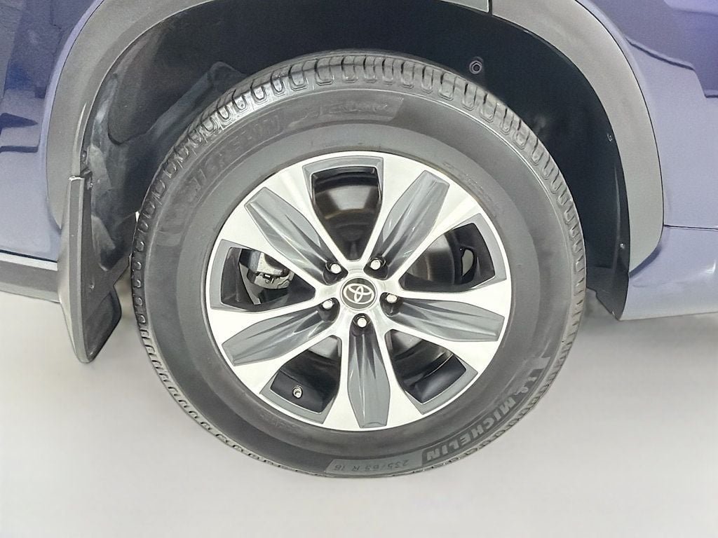 Used 2022 Blueprint Toyota XLE AWD image 35