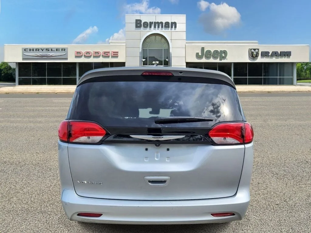 Used 2023 Silver Chrysler LX image 6