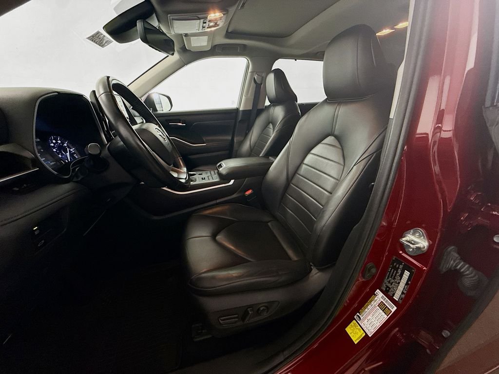 Used 2022 Ruby Flare Pearl Toyota XLE image 20