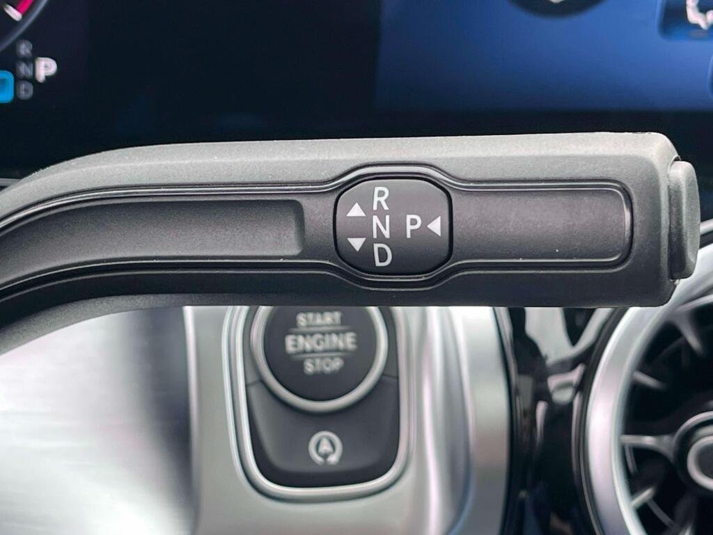 New 2026 Polar White Mercedes-Benz GLB 250 image 35