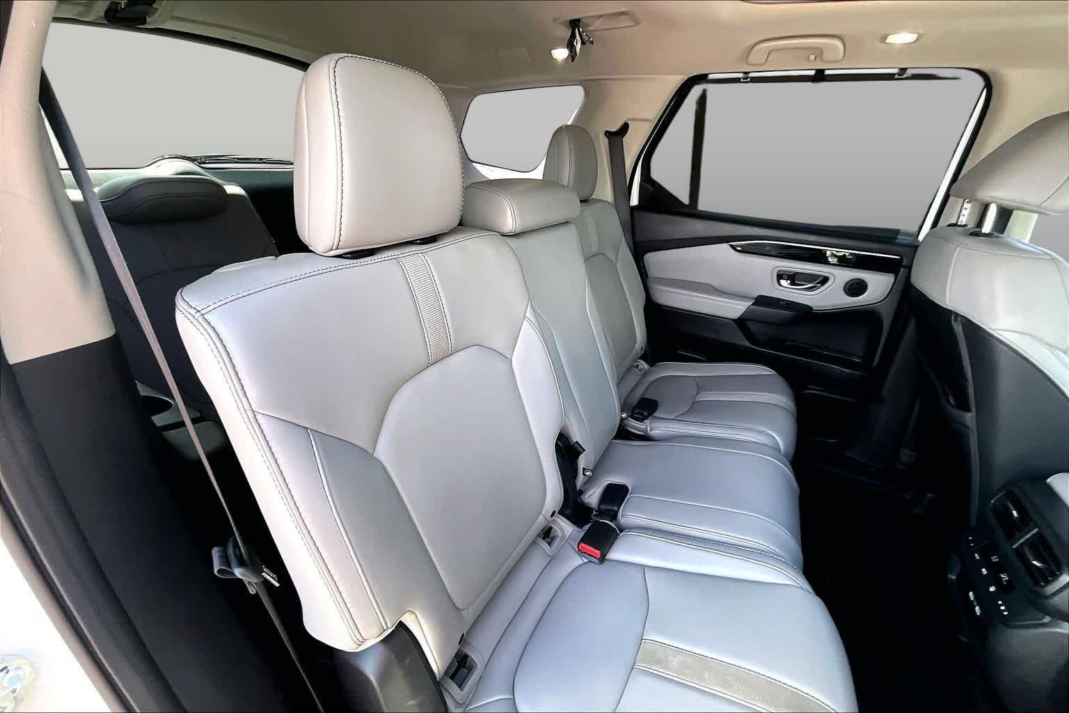 Used 2023 Platinum White Pearl Honda Touring image 20
