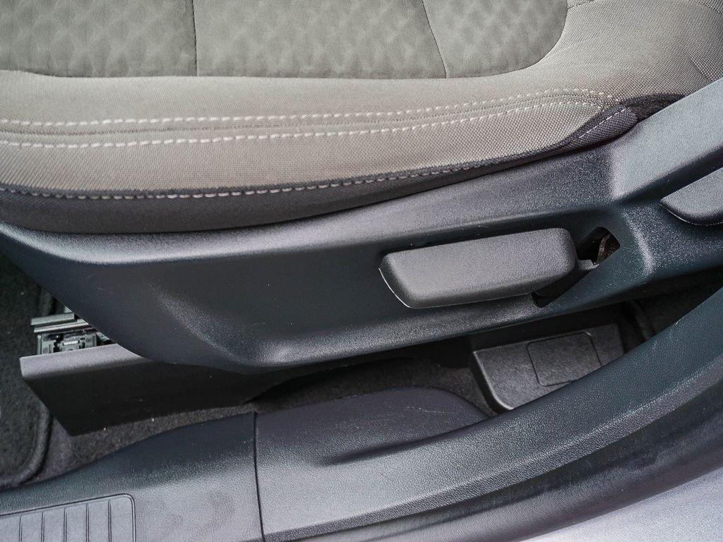 Used 2022 Silver Ford SE image 20