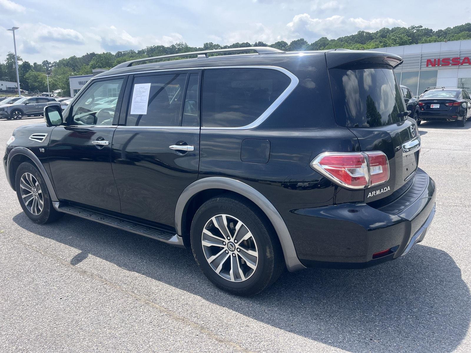Used 2019 Super Black Nissan SL image 5