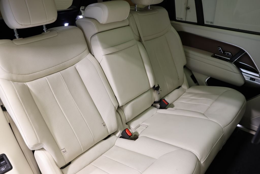 Used 2023 Carpathian Gray Premium Metallic Land Rover SE image 45