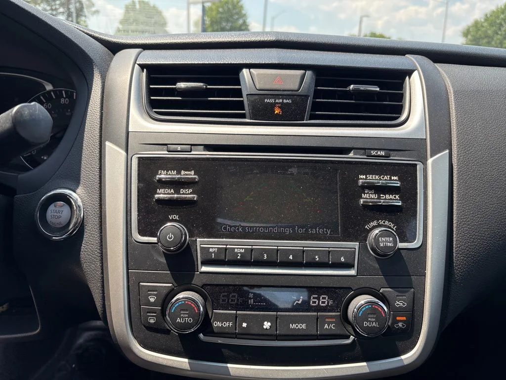 Used 2017 Silver Nissan 2.5 SV image 16