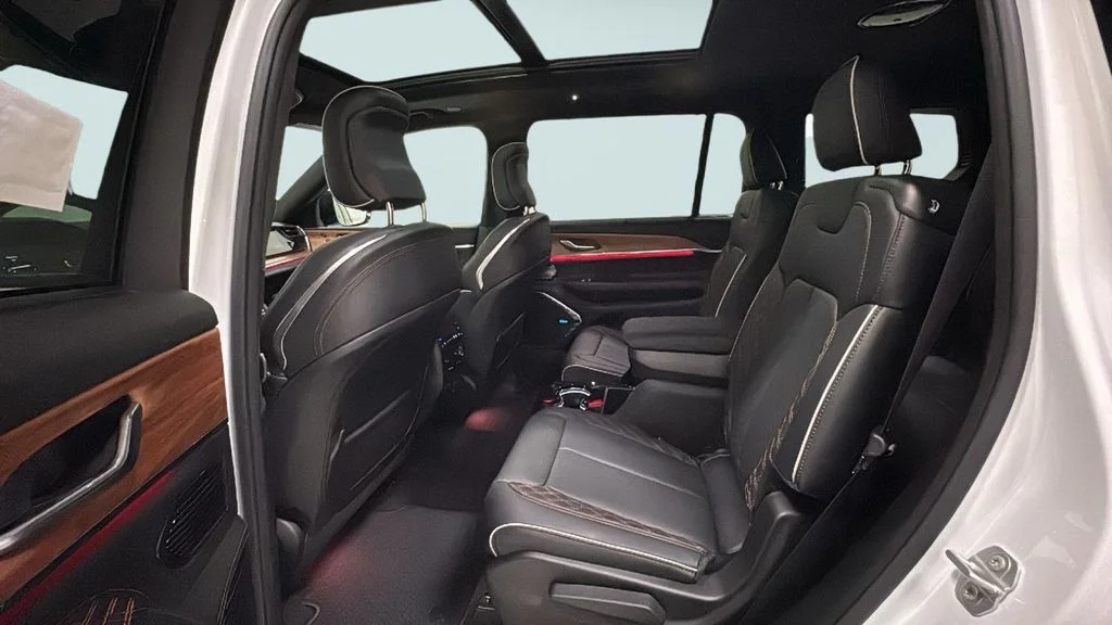 New 2026 Bright White Clear-Coat Exterior Paint Jeep Summit image 15