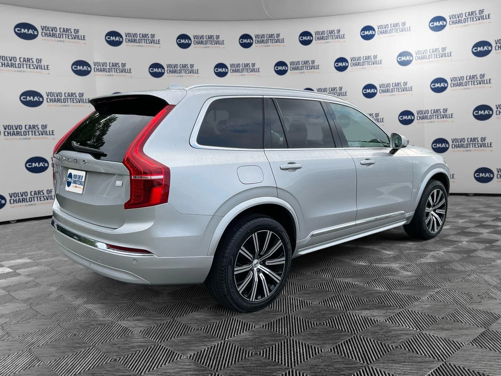 Used 2022 Bright Silver Metallic Volvo Inscription image 5