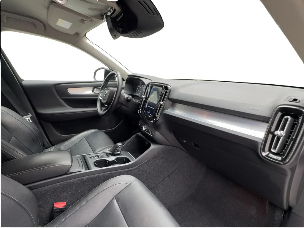 Used 2021 Black Volvo Momentum image 32