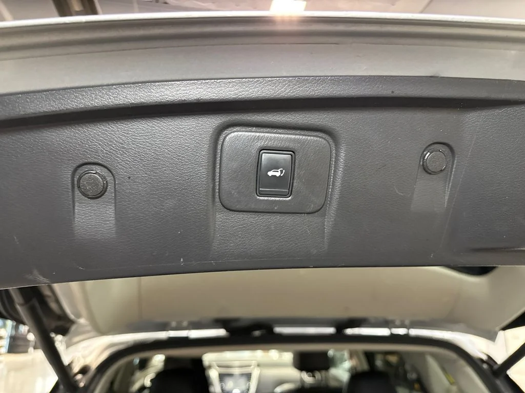 Used 2015 Silver Nissan SL image 15