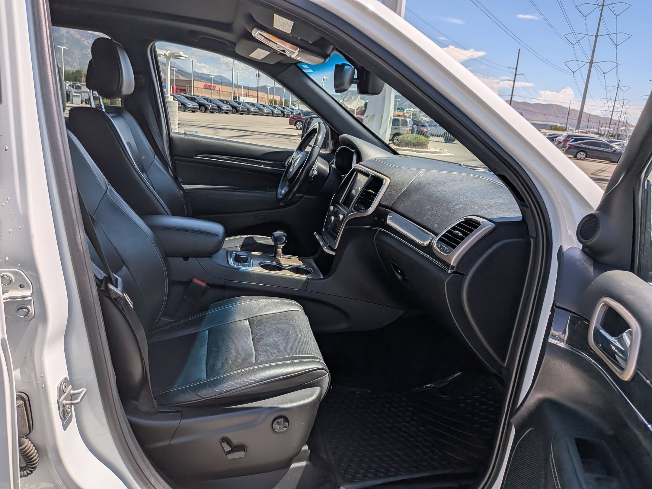 Used 2015 Bright White Clearcoat Jeep Overland image 32
