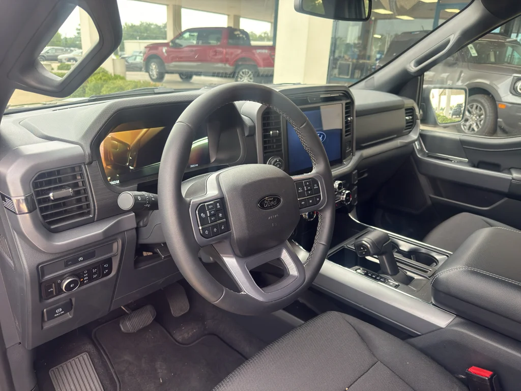 Used 2025 Carbonized Gray Metallic Ford XLT image 9