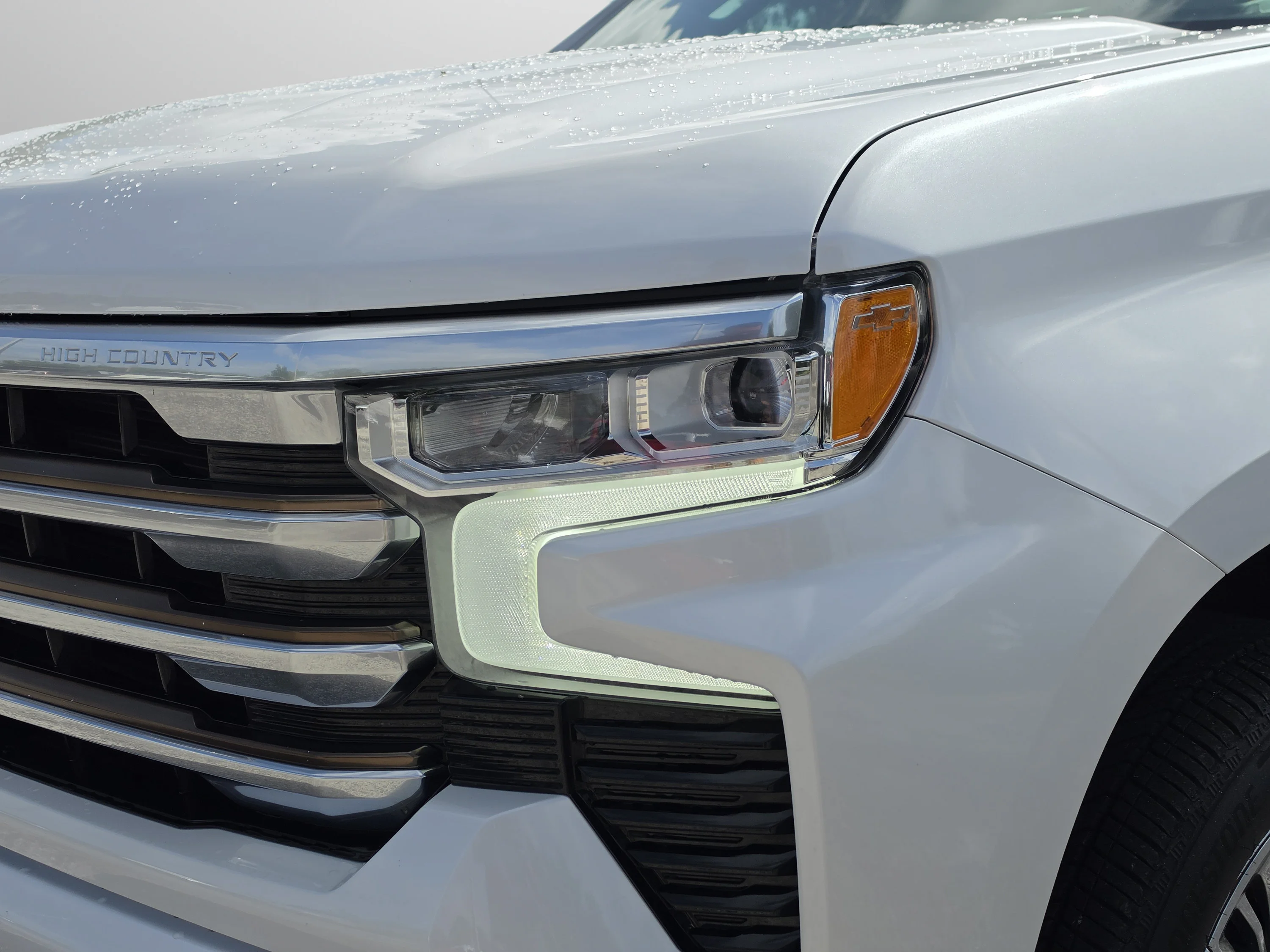 Used 2022 Iridescent Pearl Tricoat Chevrolet High Country image 13