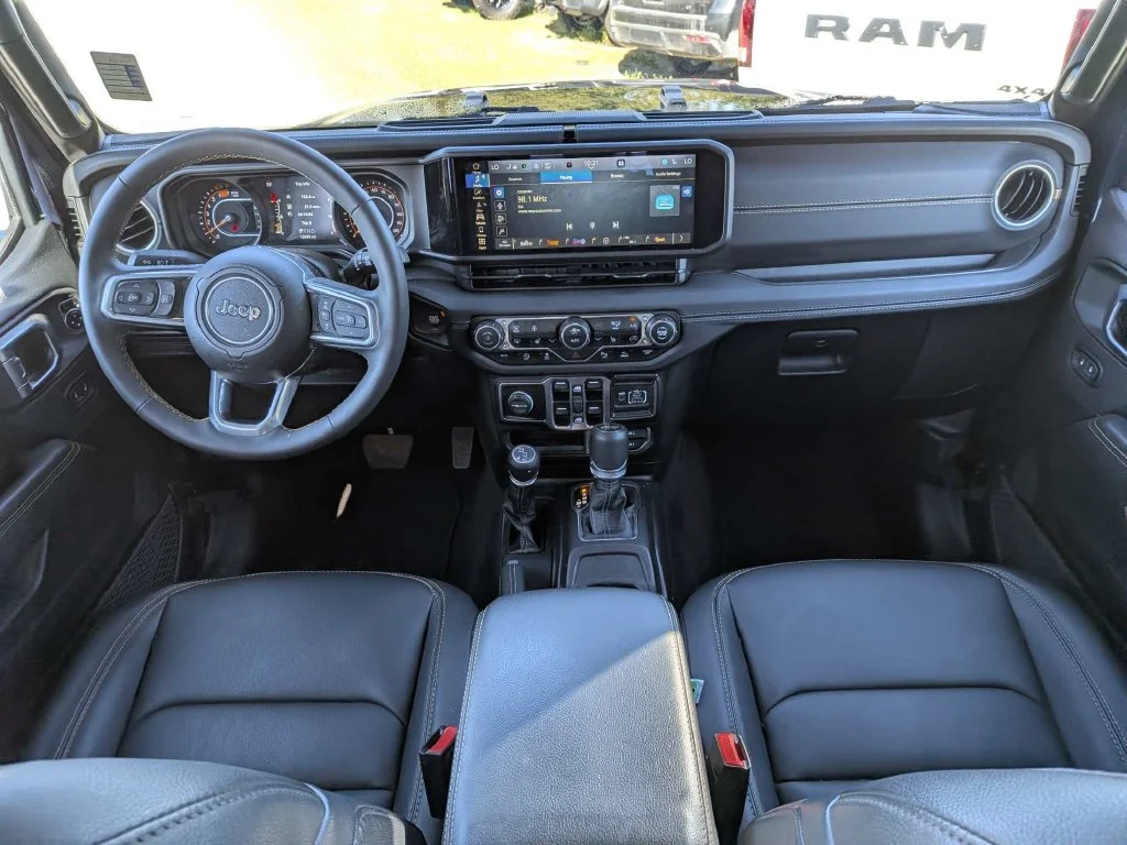 Used 2025 Blue Jeep Sahara image 11