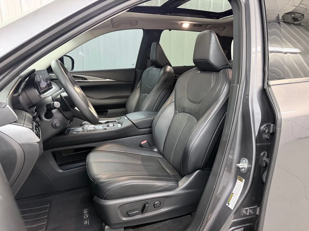 Certified Used 2023 Gray INFINITI LUXE image 13