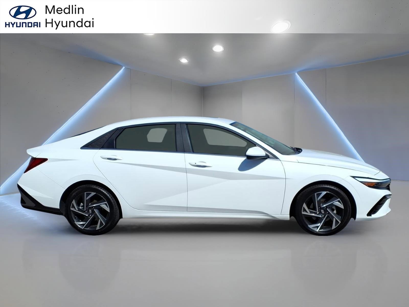 Used 2024 Serenity White Hyundai SEL image 2