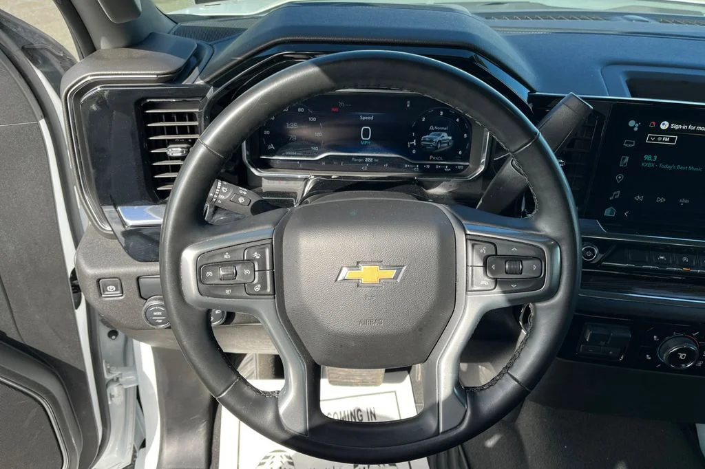 Used 2025 White Chevrolet LT image 30
