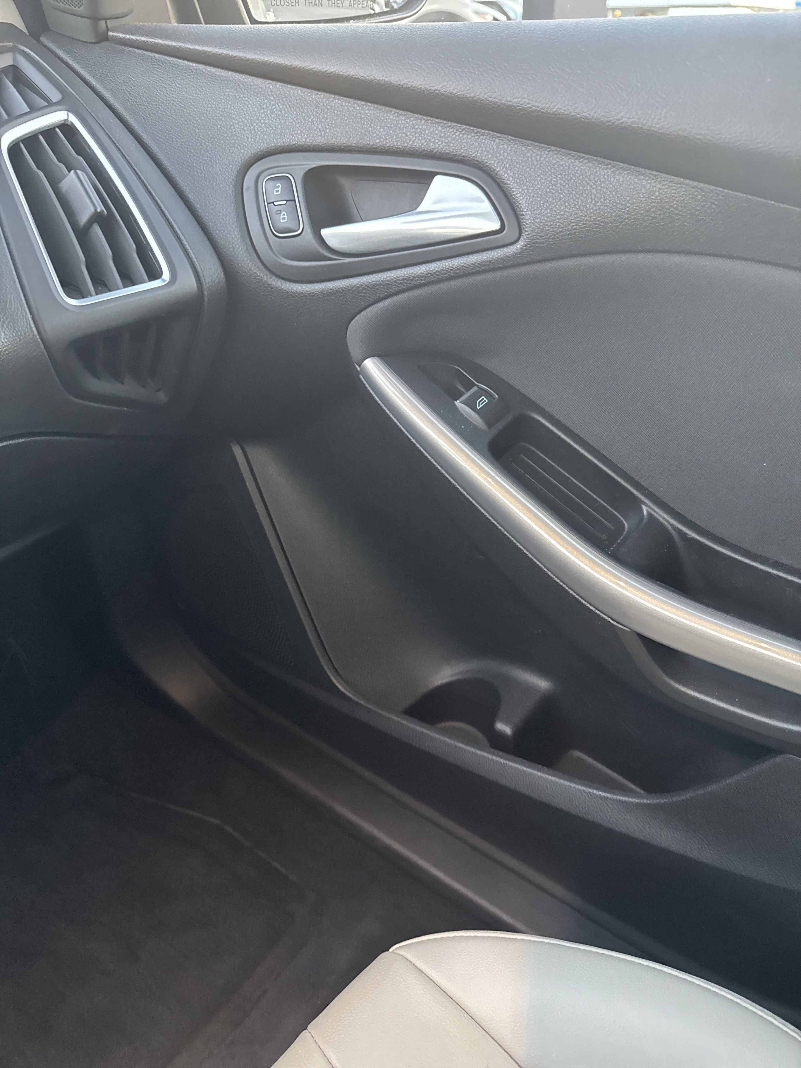 Used 2018 White Platinum Clearcoat Metallic Ford Titanium image 19