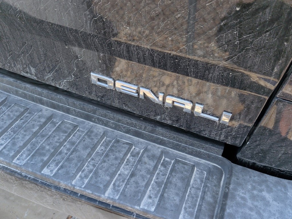 Used 2018 Onyx Black GMC Denali image 10