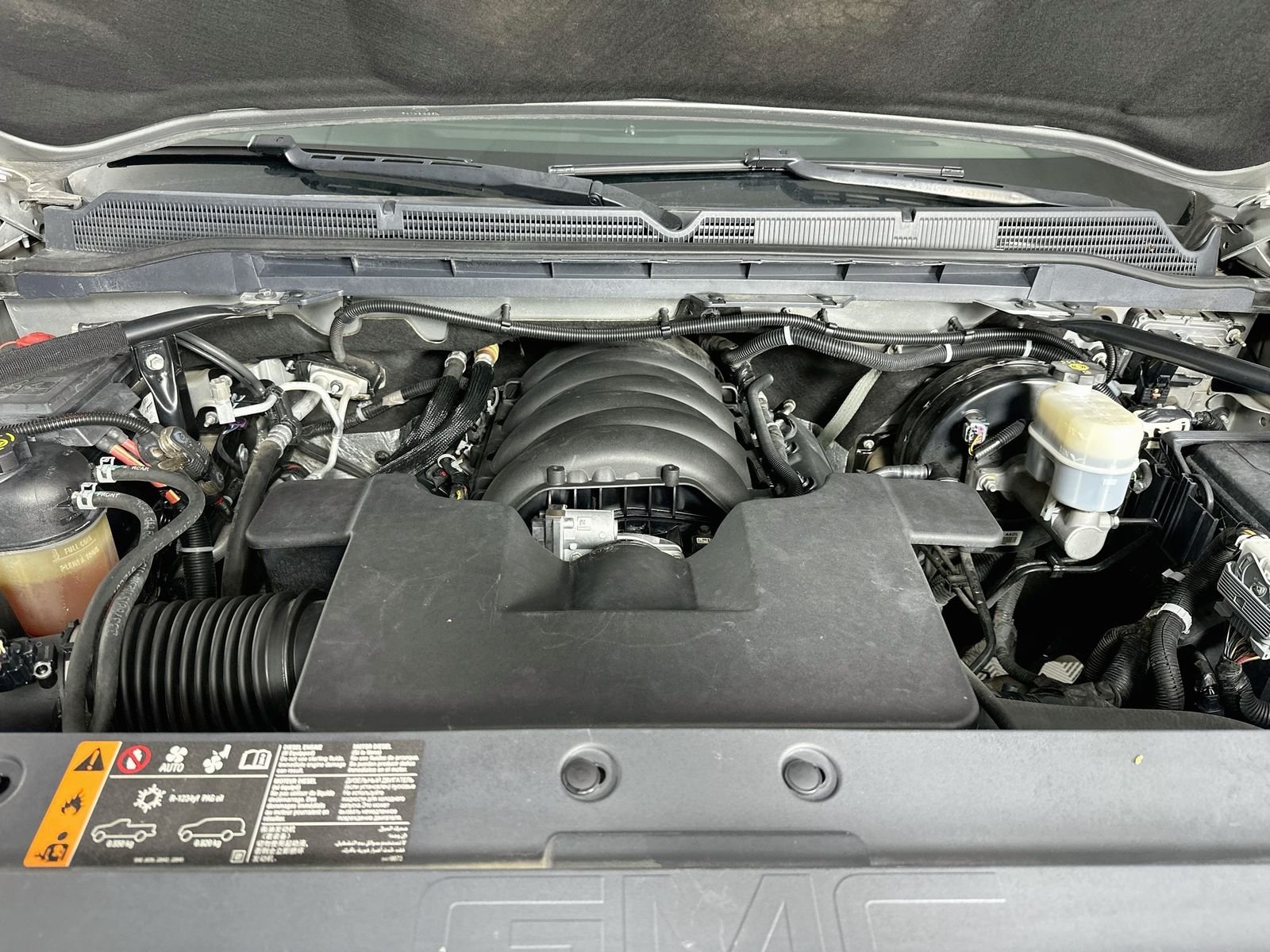 Used 2018 Quicksilver Metallic GMC SLT image 30