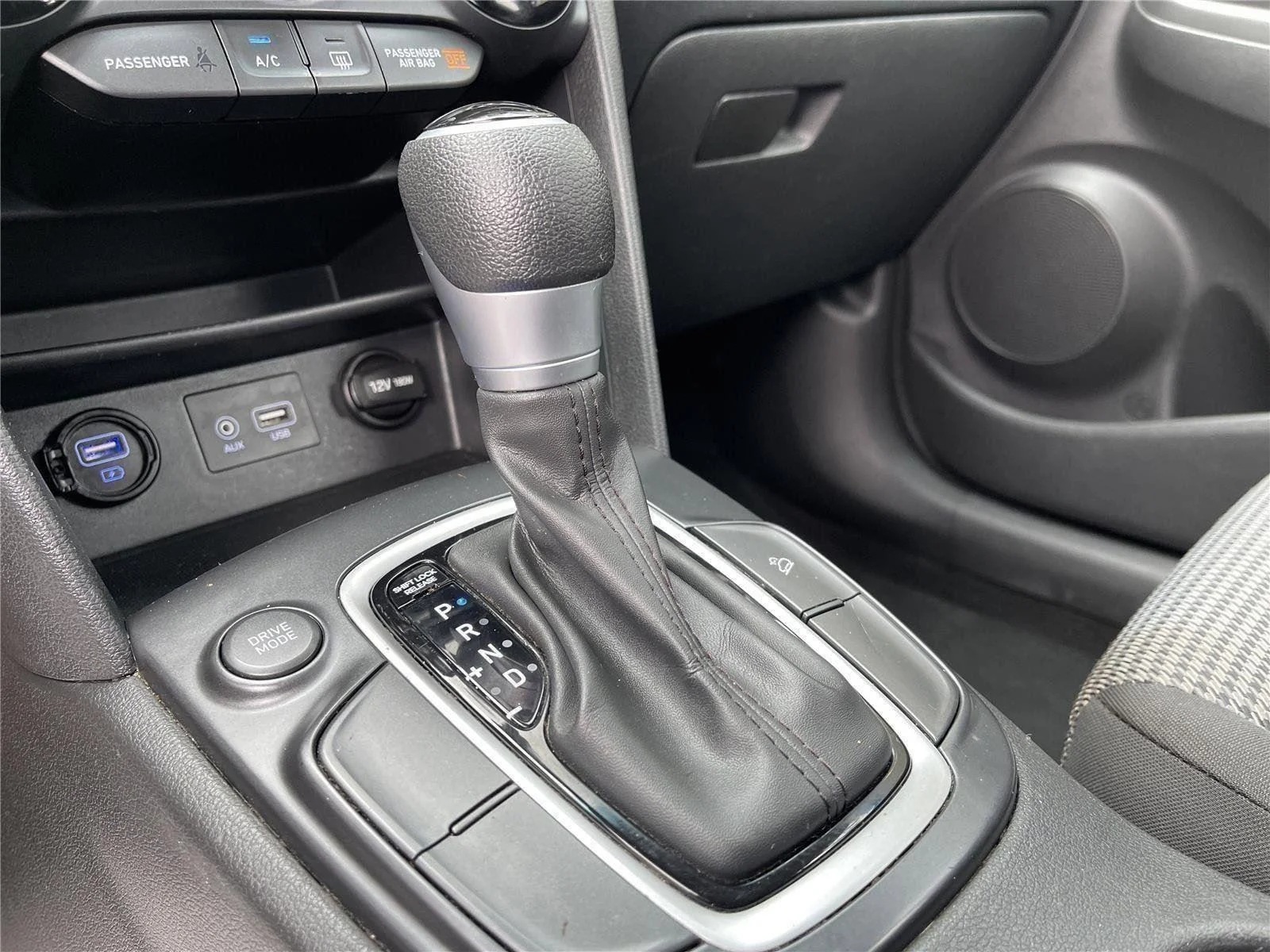 Used 2020 Chalk White Hyundai SE image 26