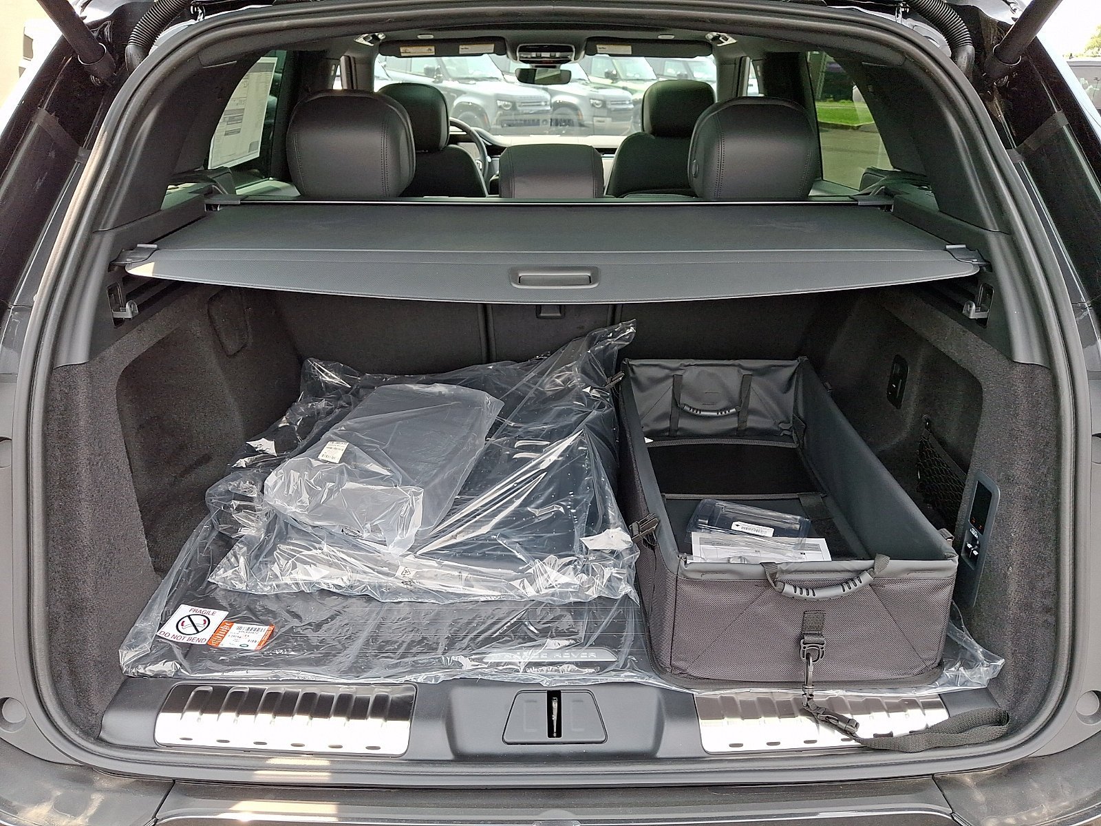 New 2026 Carpathian Grey LAND ROVER Dynamic SE image 15