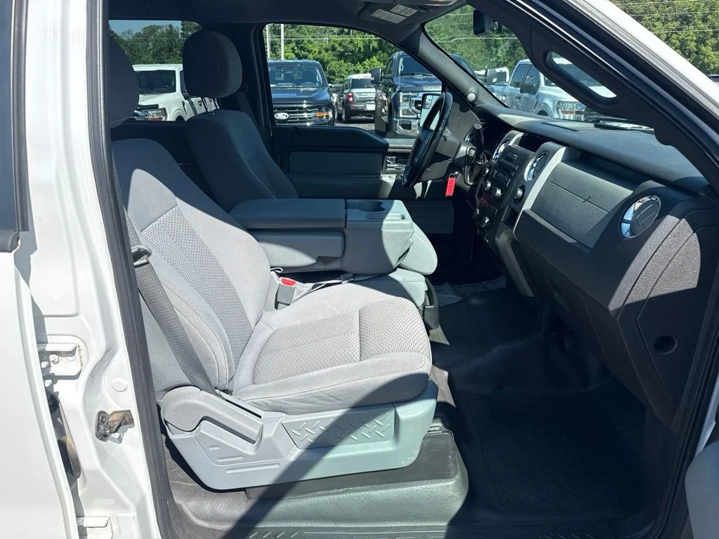 Used 2012 White Ford XLT image 9