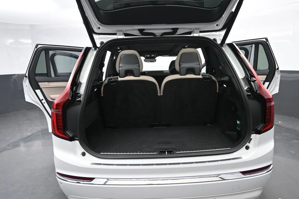 New 2026 Crystal White Volvo Plus image 9