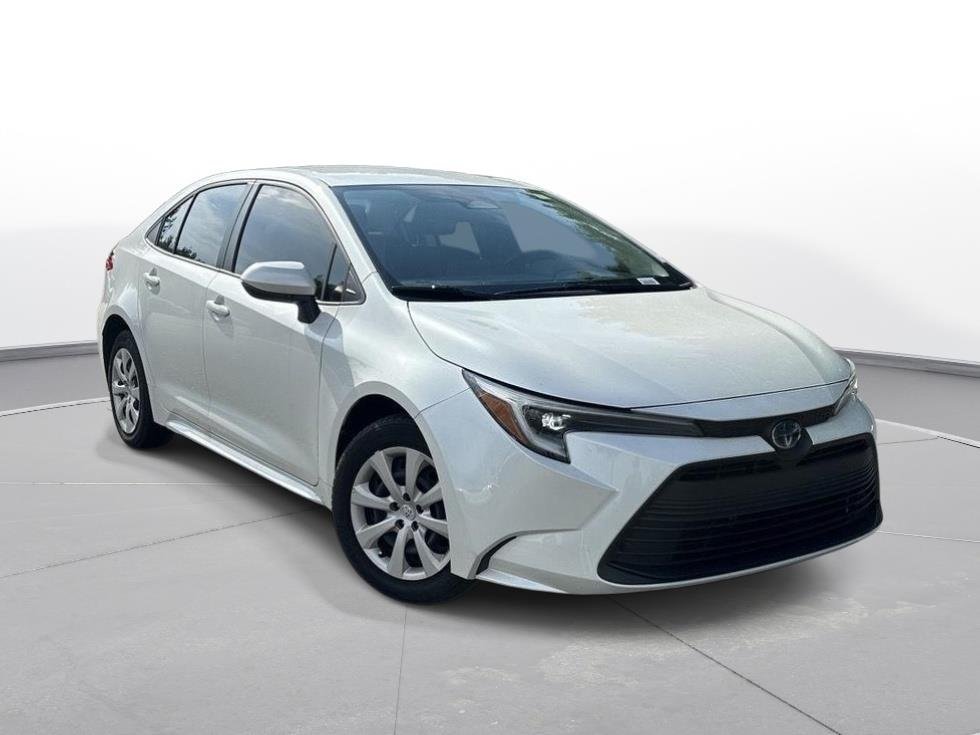 Used 2024 Wind Chill Pearl Toyota Hybrid LE image 4
