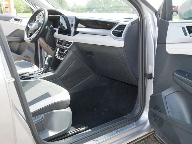 Certified Used 2025 Silver Volkswagen 1.5T SE image 20