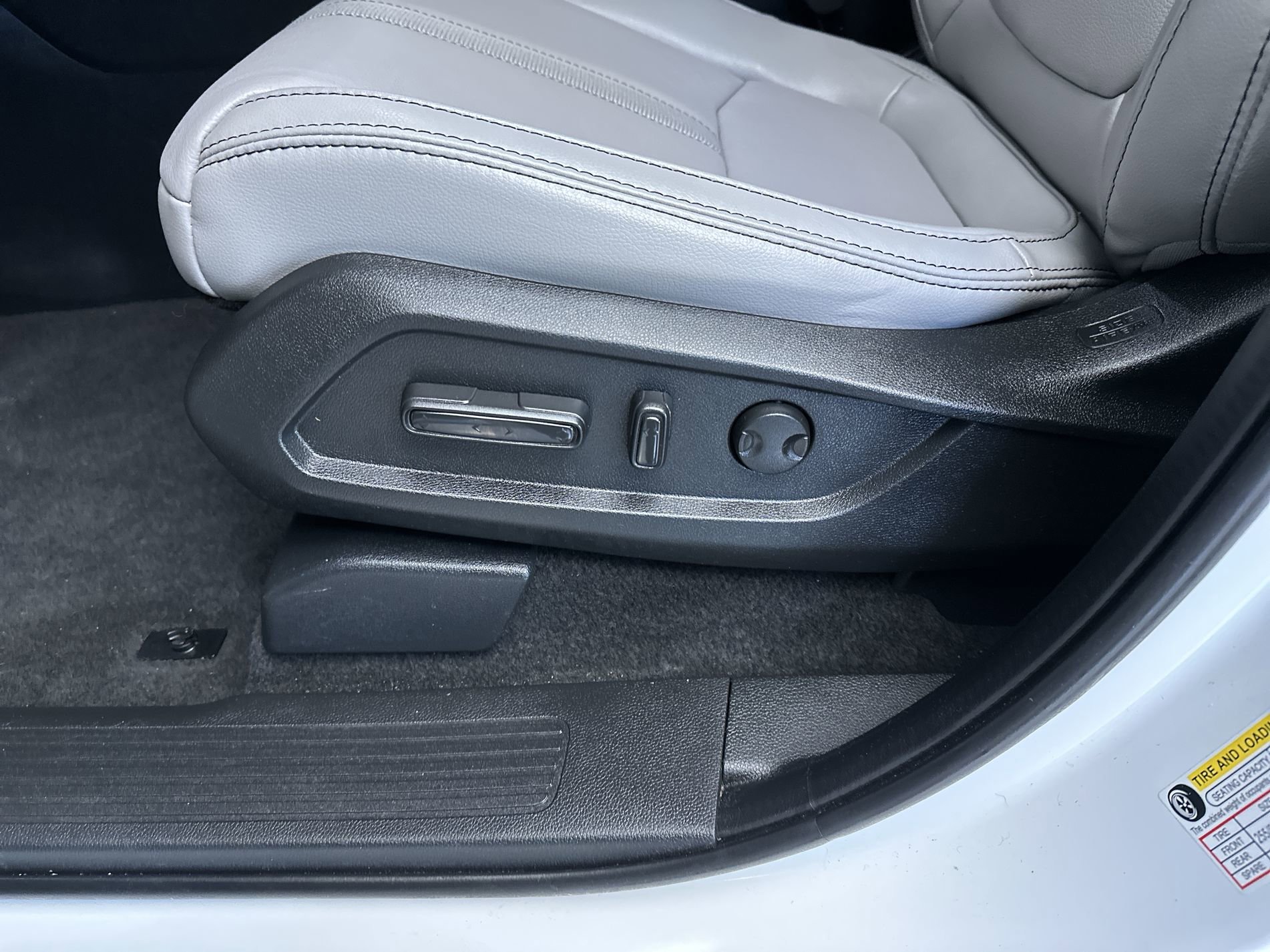 Used 2023 Platinum White Pearl Honda Touring image 14