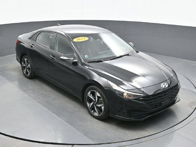 Used 2023 Black Hyundai SEL image 14