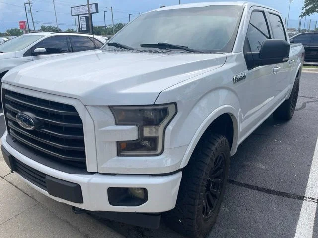Used 2017 White Ford XLT image 4