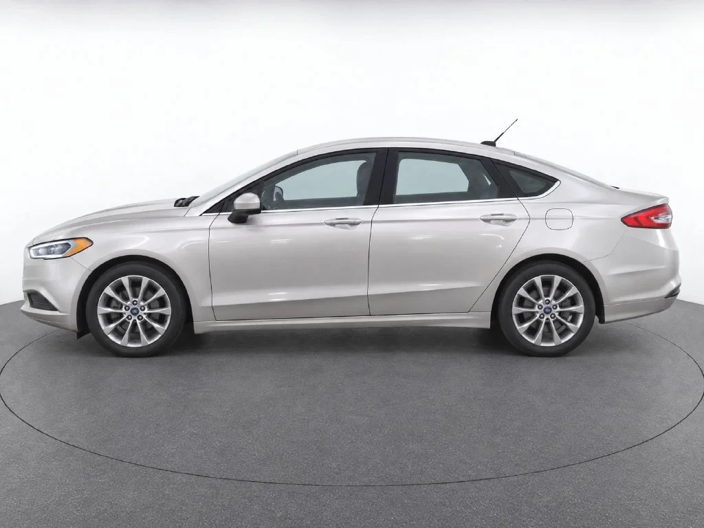 Used 2017 Gold Ford SE image 7
