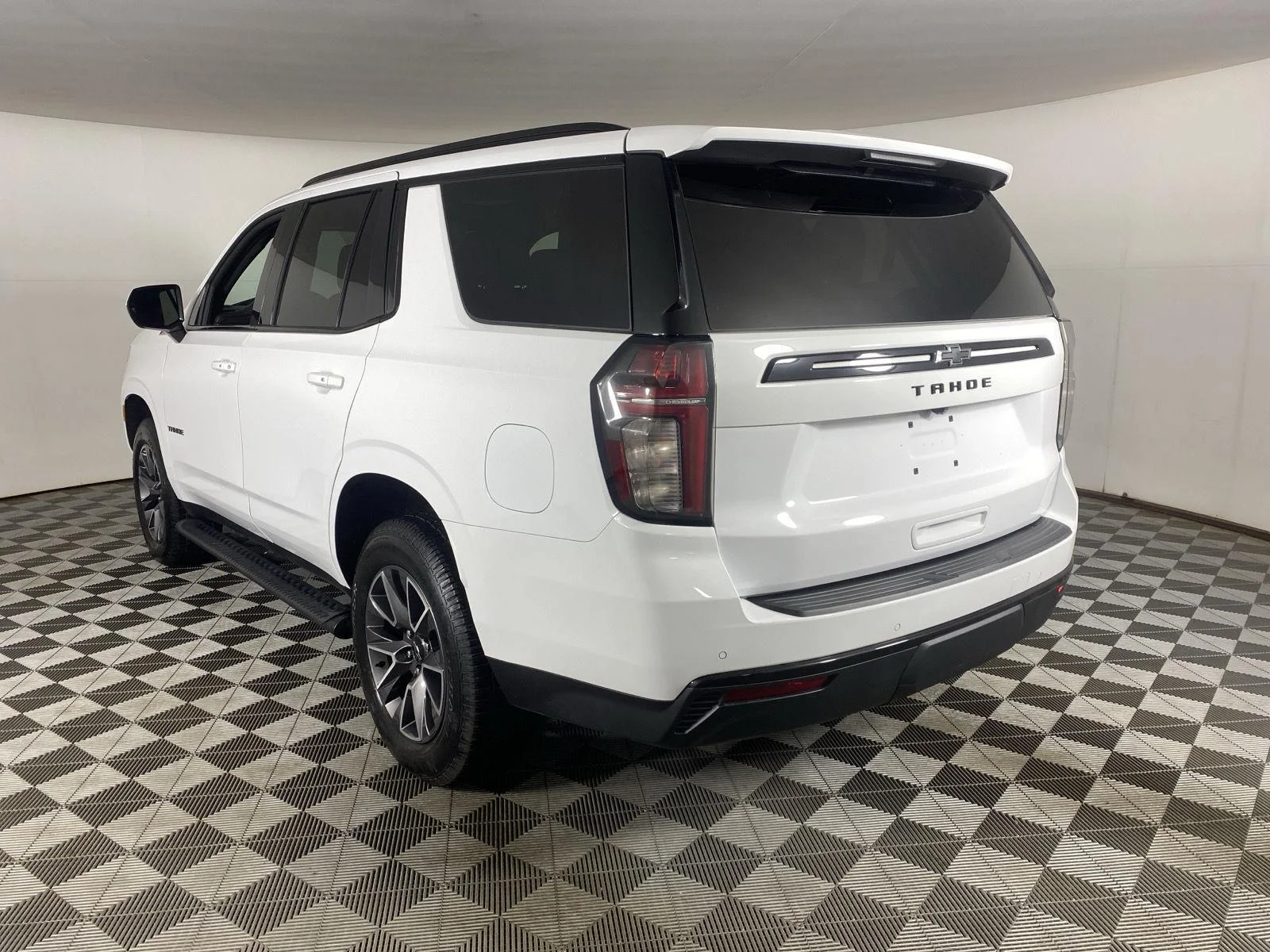 Used 2023 Summit White Chevrolet Z71 image 5