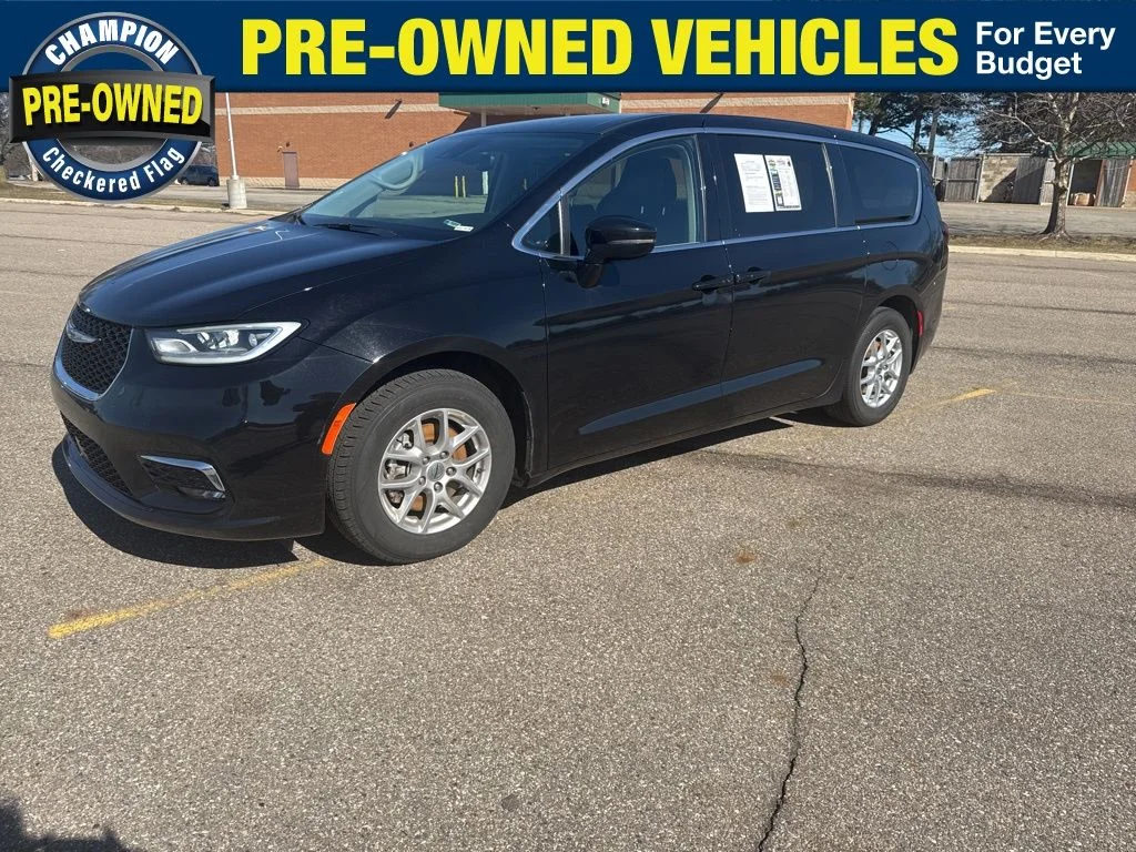 Used 2024 Diamond Black Chrysler Touring L image 1