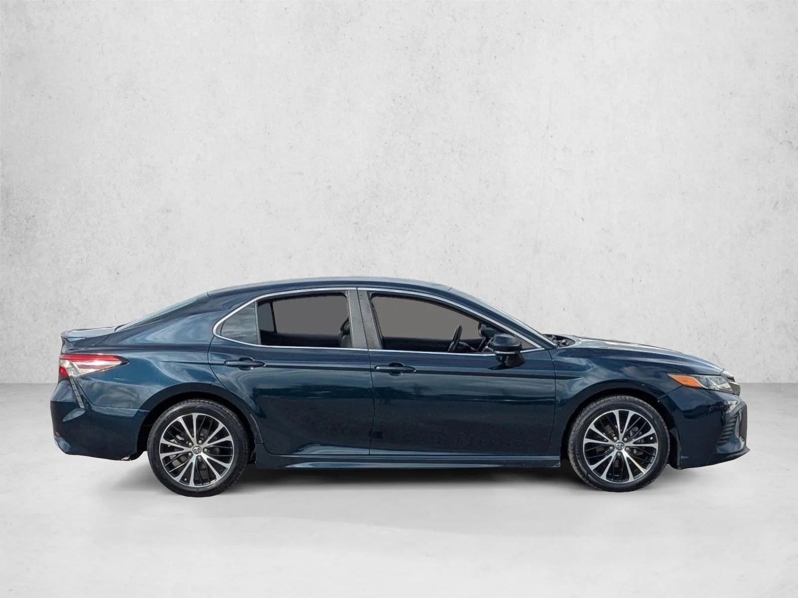 Used 2018 Galactic Aqua Mica Toyota SE image 4