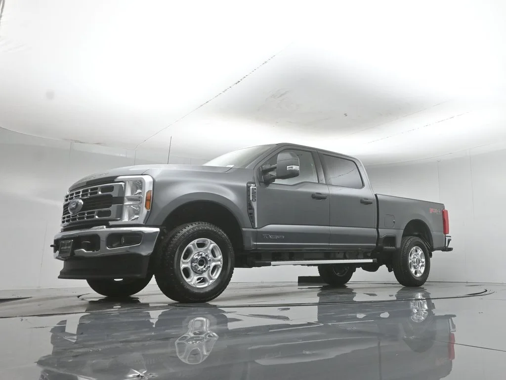 New 2026 Carbonized Gray Metallic Ford XLT image 43