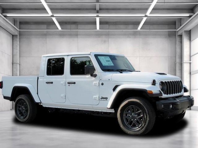 2026 Jeep Gladiator Sport S Auto's photo