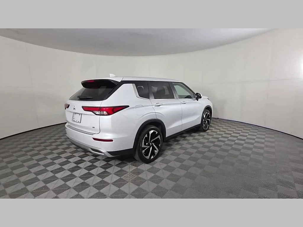 Used 2024 White Mitsubishi SE Black Edition image 47