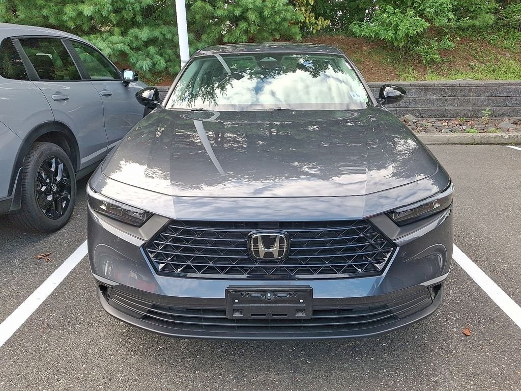 Used 2025 Meteorite Gray Metallic Honda SE image 2