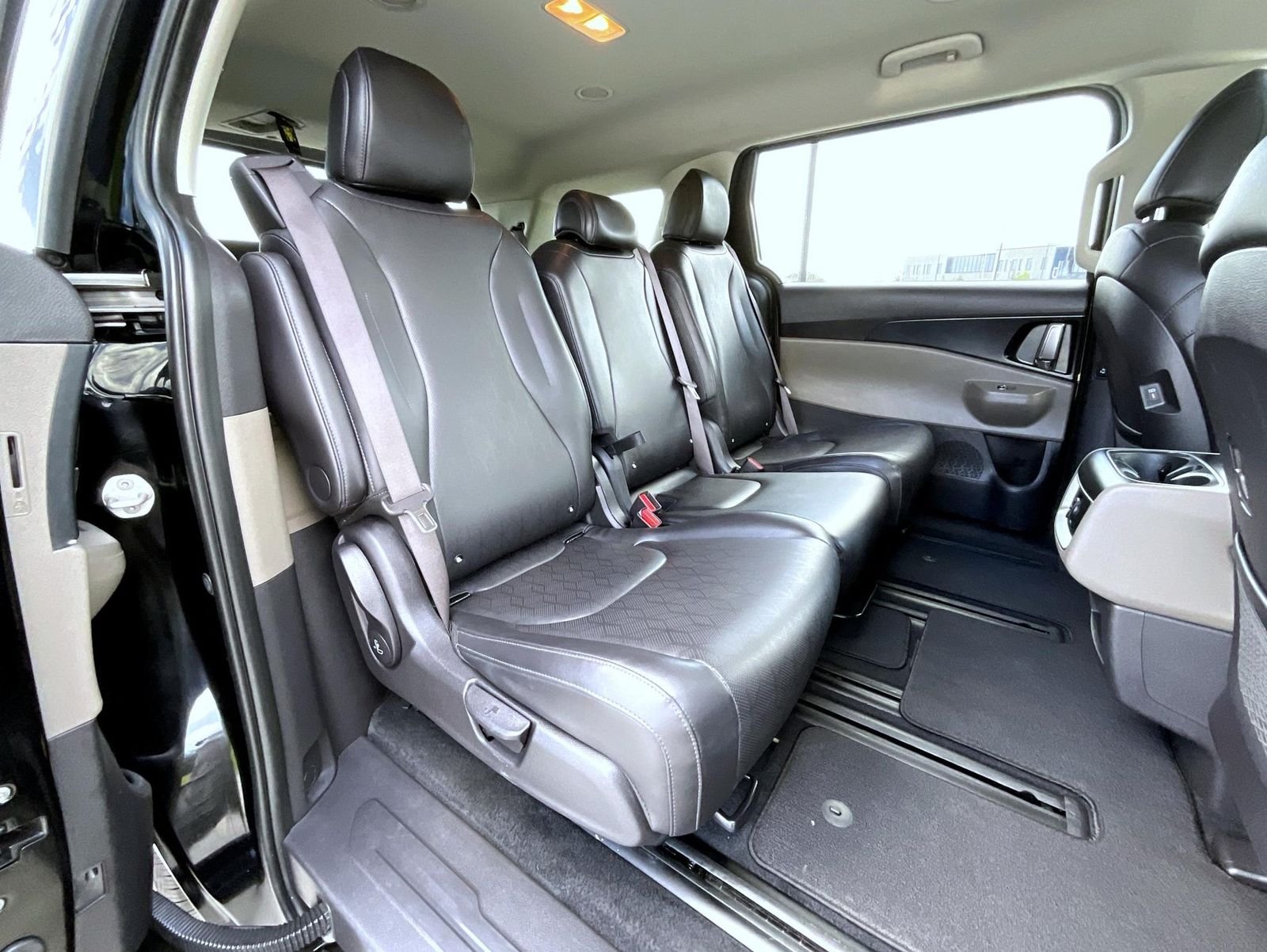 Used 2025 Black Kia LXS image 18