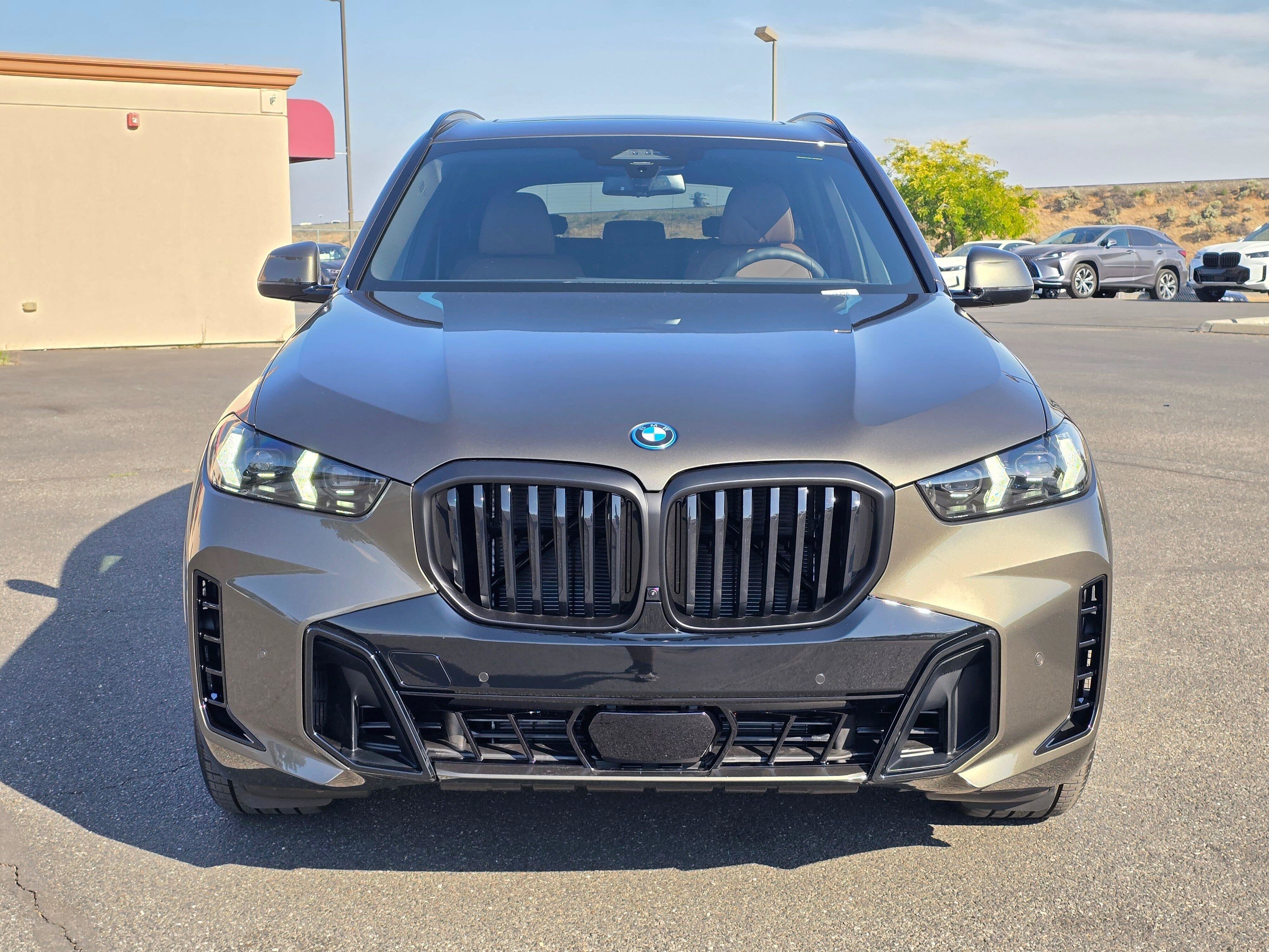 New 2026 Manhattan Green Metallic BMW xDrive50e image 6