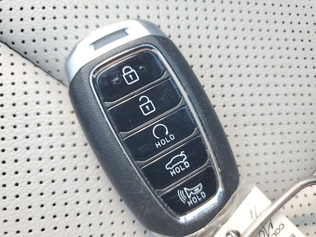 Used 2021 White Hyundai Limited image 29