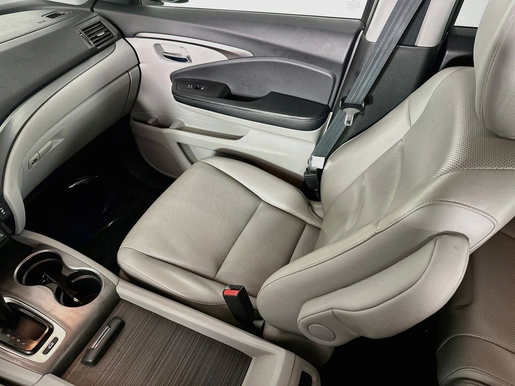 Used 2018 Obsidian Blue Pearl Honda RTL-T image 23