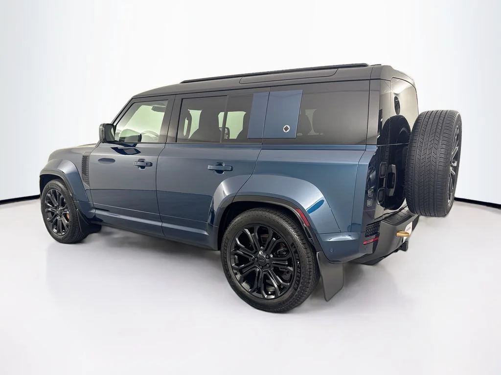 New 2026 Sargasso Blue Land Rover OCTA image 7
