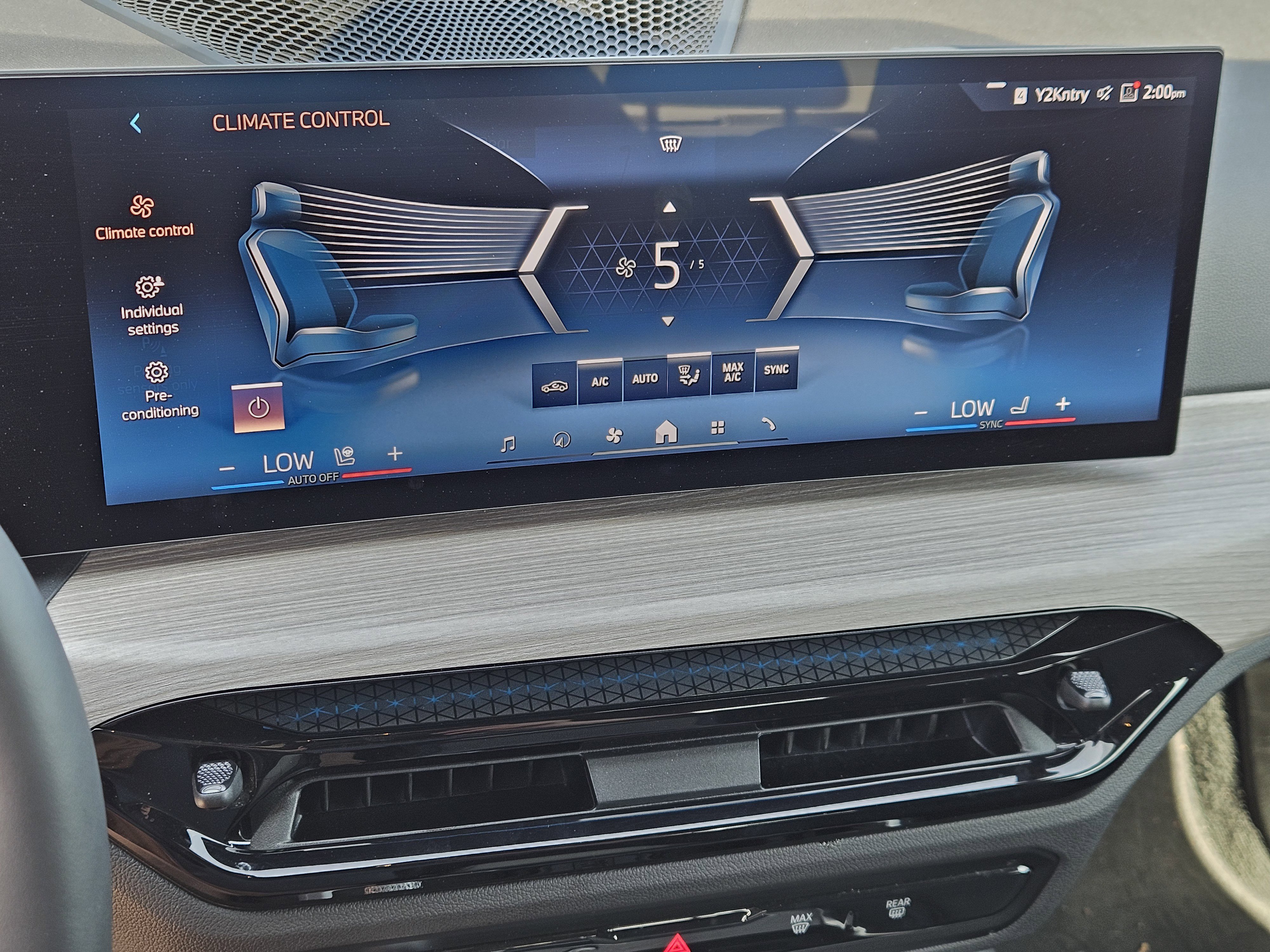 2025 BMW 3 Series 330i - Photo 15