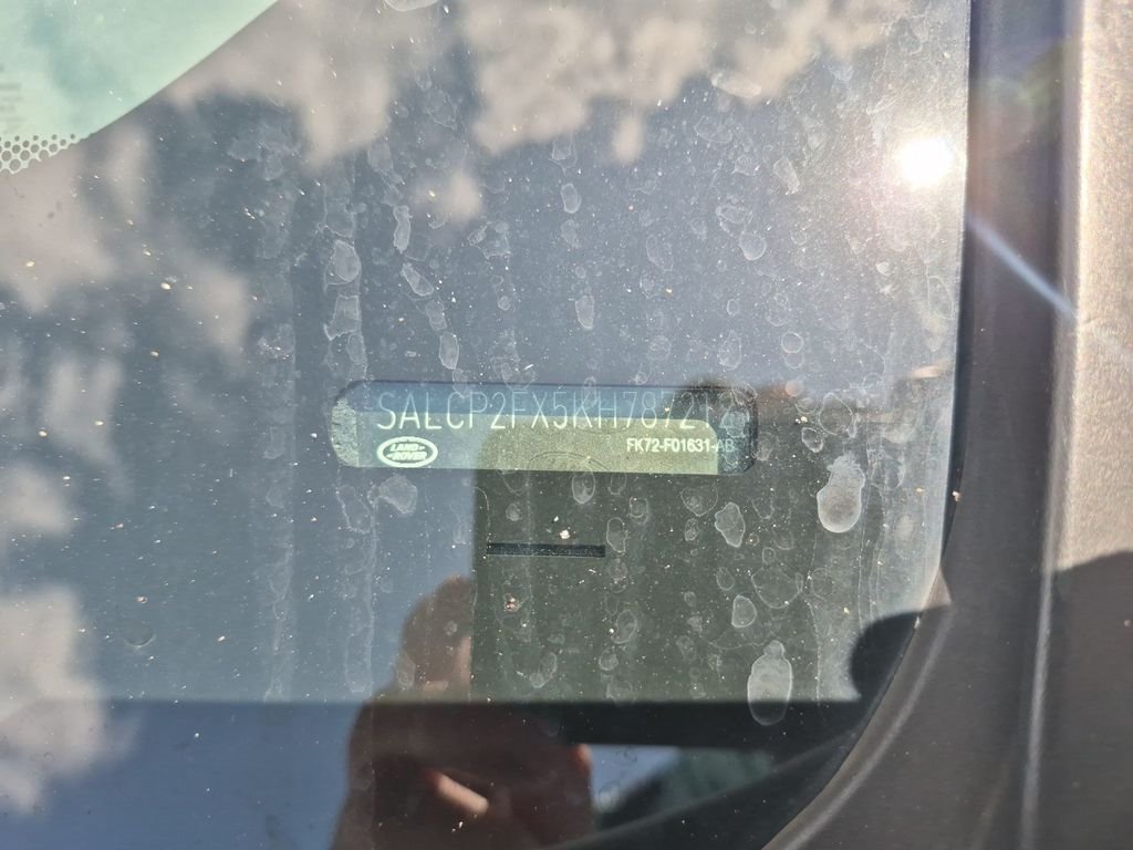 Used 2019  Land Rover SE image 7