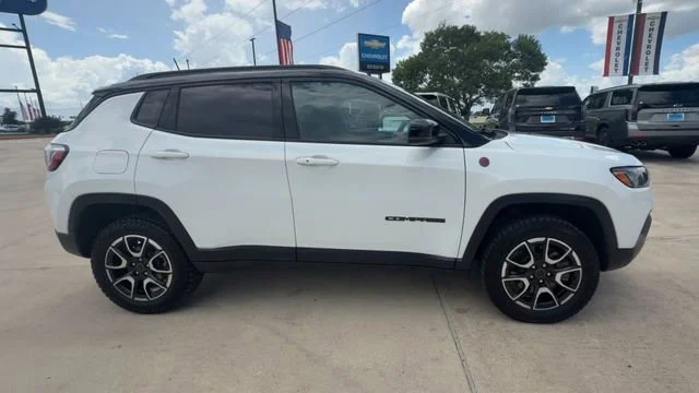 2025 Jeep Compass Trailhawk - Photo 9