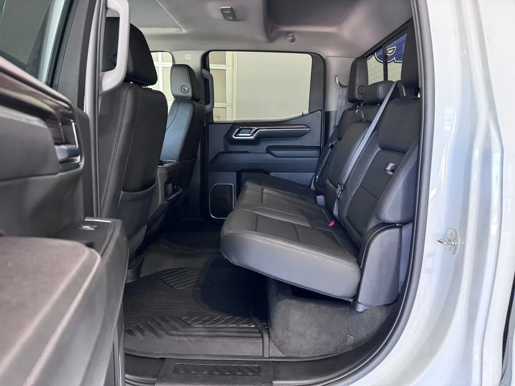 Used 2023 Summit White Chevrolet RST image 13